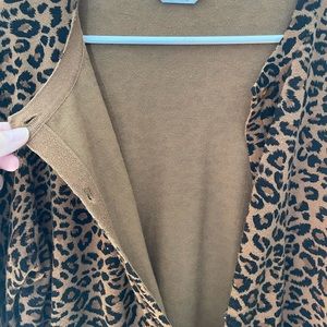 Cute cheetah button down sweater -  L